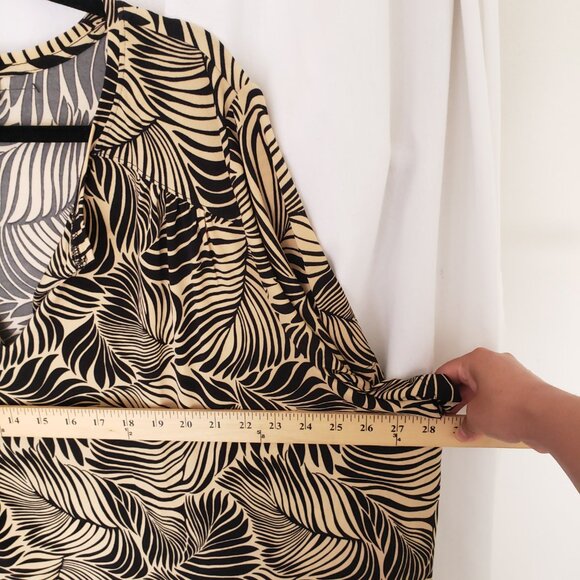 Lane Bryant Beige n Black Plant Pattern Stretchy V Neck Blouse Size 26/28 - Picture 2 of 12